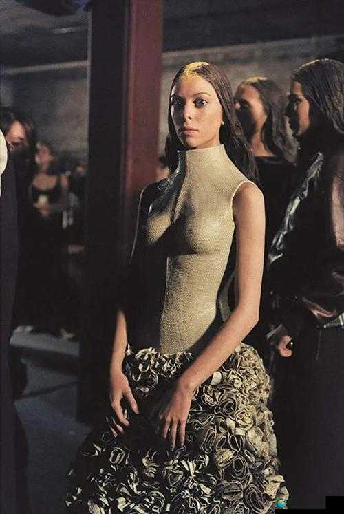 Mcqueen 女：时尚与魅力的独特交融之旅