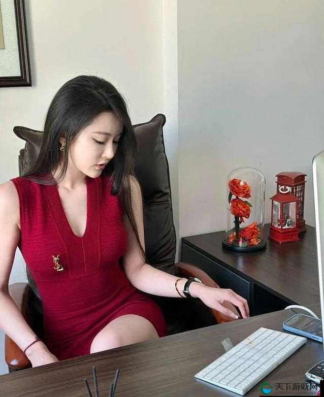 办公室女子被强行撕开奶罩揉吮奶，如此行为是否合适？