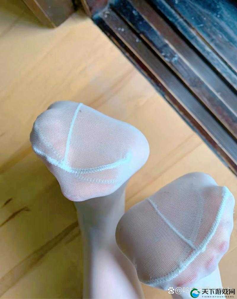 白丝小仙女自慰流出白浆，她在想什么呢？