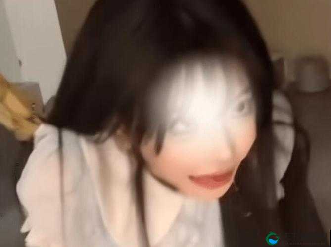 女流眼泪翻白眼害羞脸红：那复杂而迷人的情感表现