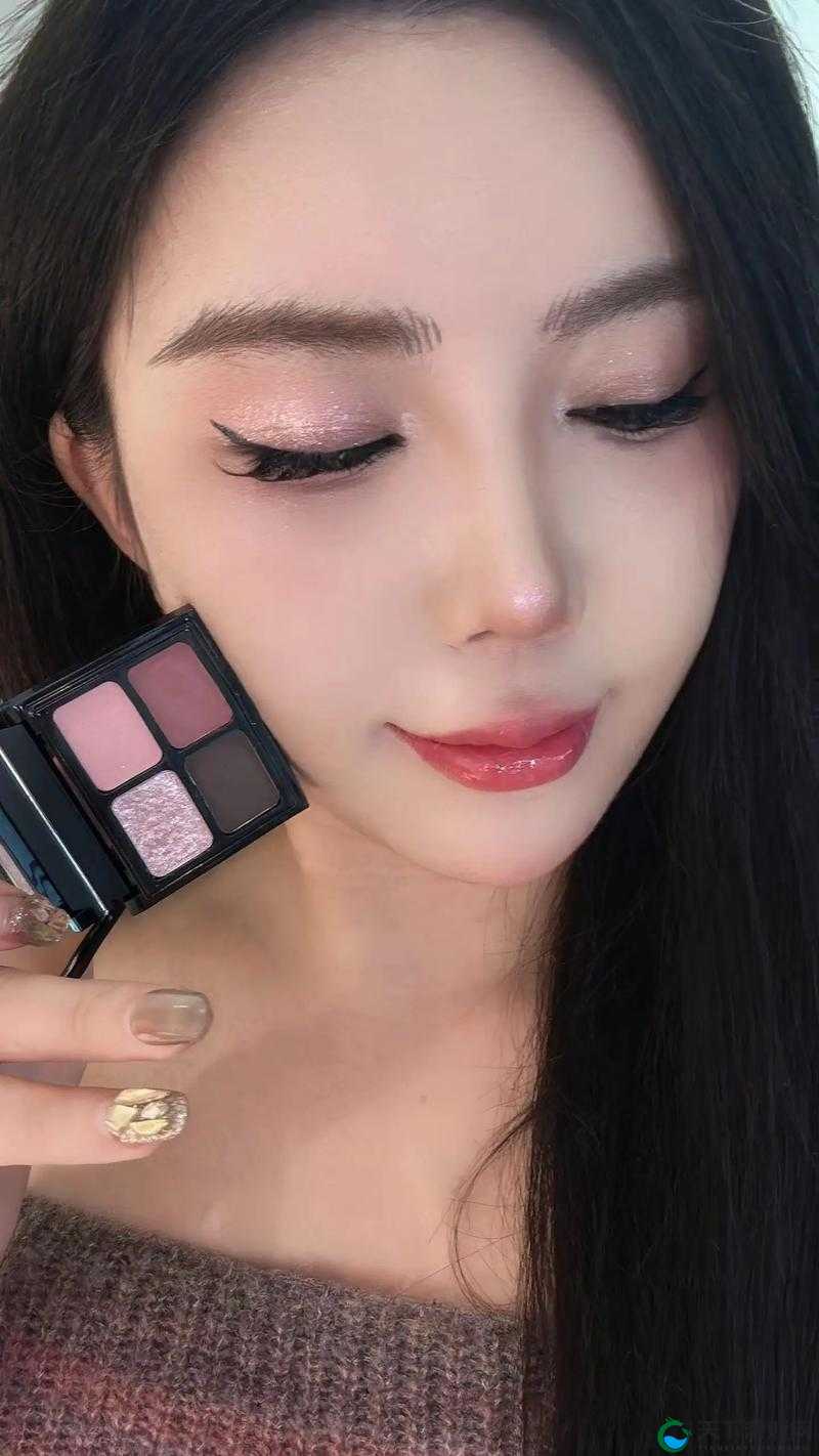 7777 奇米成年人四色眼影打造独特迷人眼妆