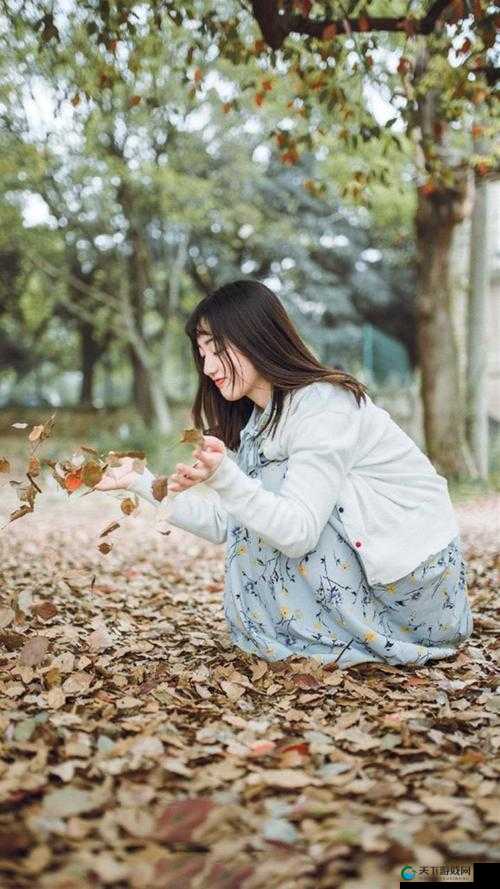 被学长抱进小树林尽情享受 C 个爽的奇妙经历