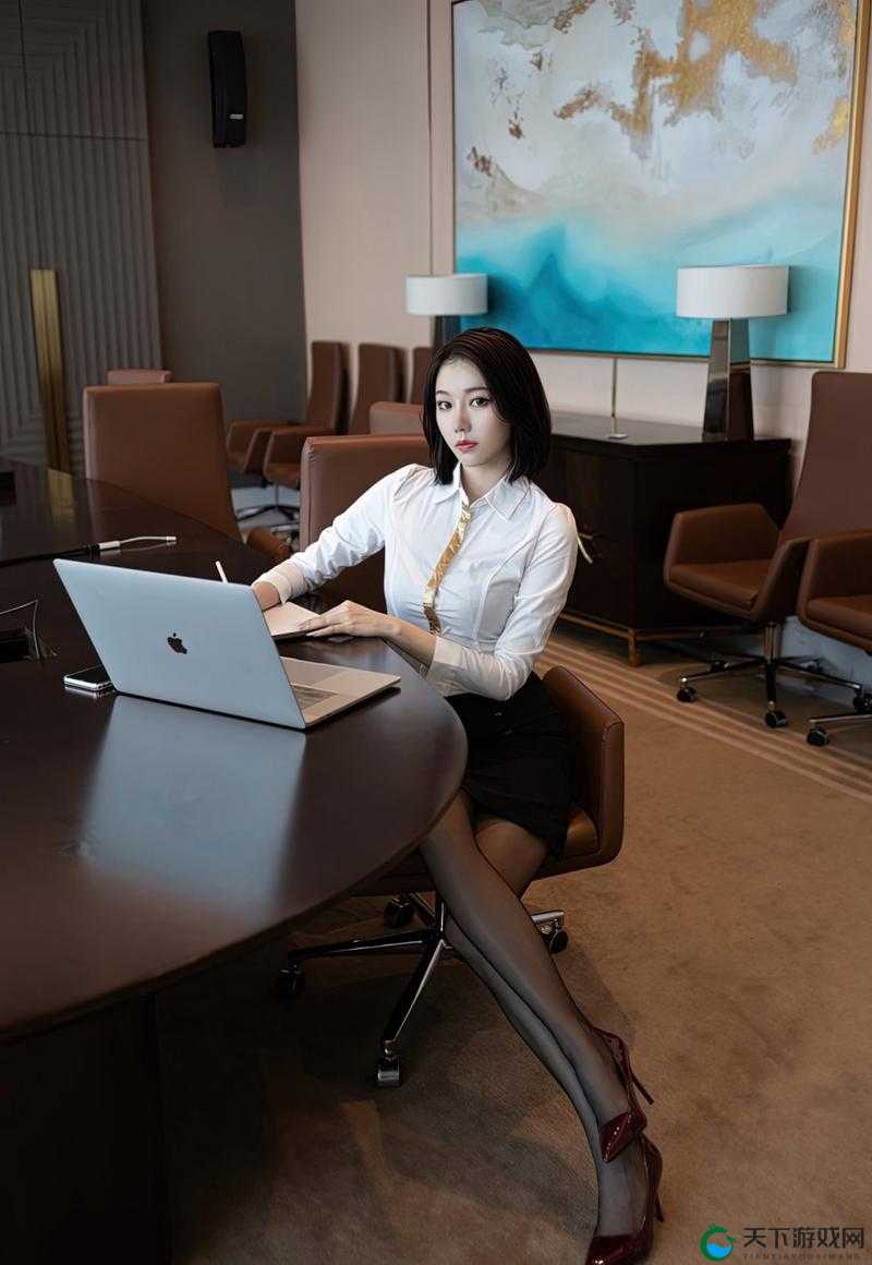 办公室白领的私密诱惑：奶罩被撕开，吮奶的禁忌场景