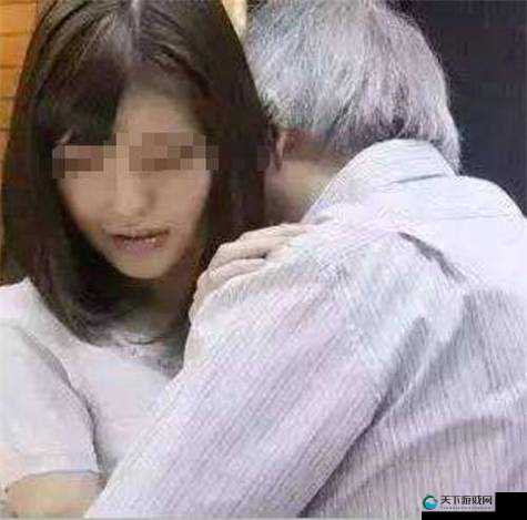人妻在夫旁被按摩师寝犯：荒唐至极的伦理悲剧