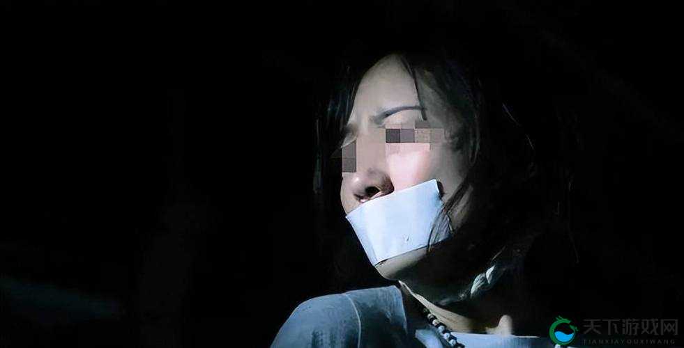 绑架案中用黑色袜子堵塞胶带封口这一残忍手段引发关注
