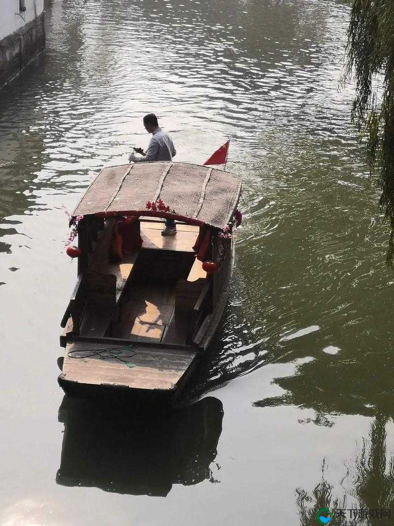 老卫把船开到河中心去的故事：一段惊心动魄的水上冒险之旅