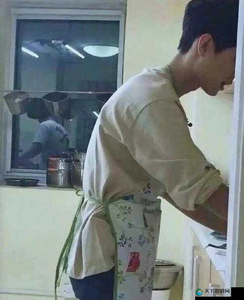 老公总是在我做饭时情不自禁地抱我