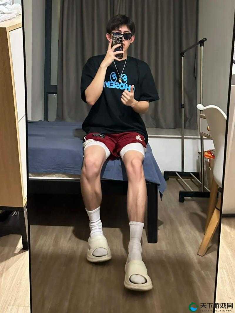 坐男朋友腿上应该穿短裤还是裙子之详细分析与探讨