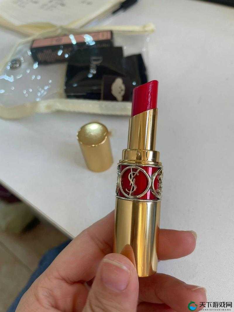 YSL 口红水蜜桃色号 1258 ：让你美出天际的魅力之选