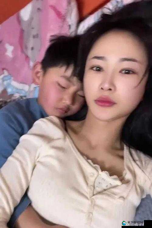 十七岁的闺女每晚需抱着睡，这正常吗？