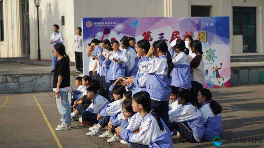 高中女篮比赛盛轮轩 T：青春热血在球场上激情绽放