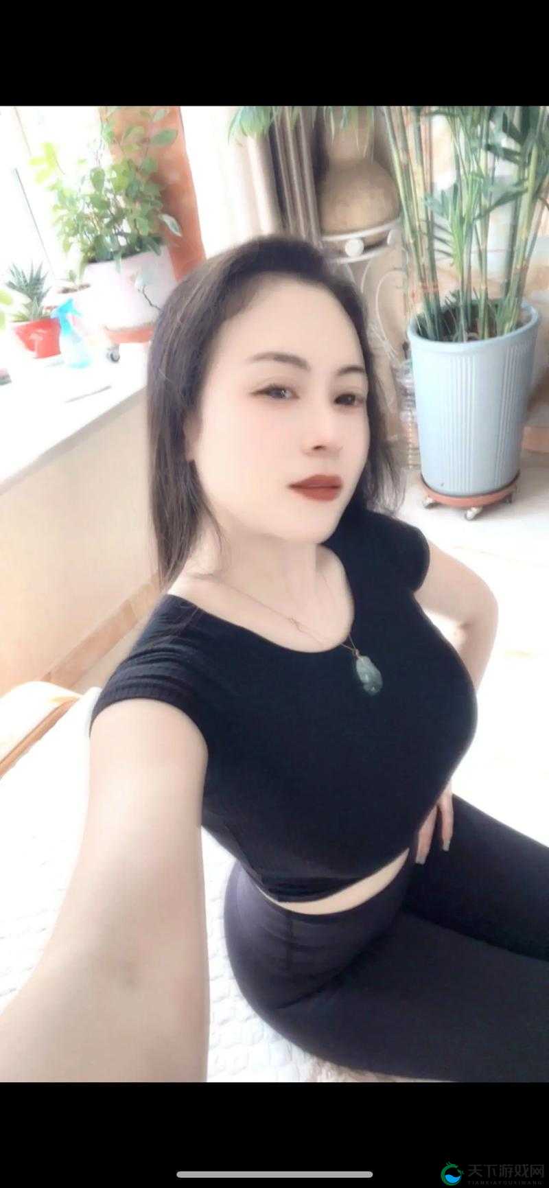 饥渴的熟妇张开腿呻吟：无尽的欲望与放纵