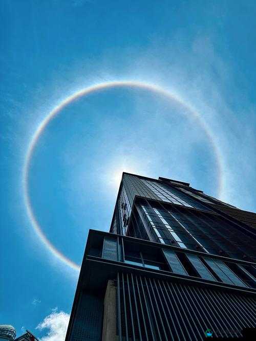 两扇红唇夹玉柱下联一道清泉：独特景观中的奇妙景象展现