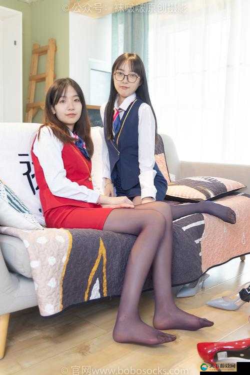 白丝美女被后入：令人血脉贲张的私密时刻