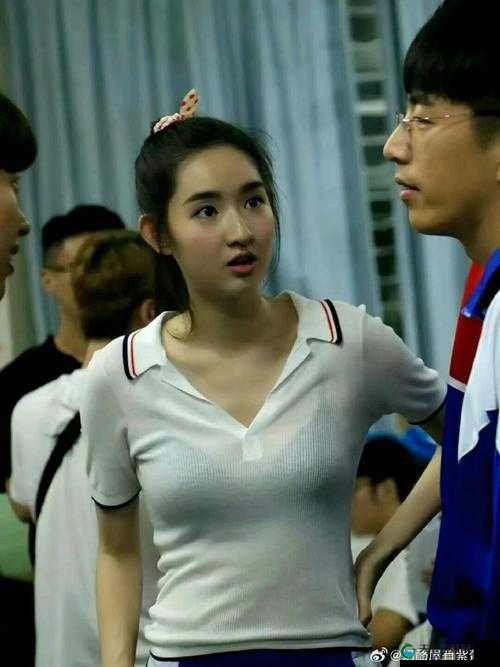 从校服衣袖看到大馒头是什么东西引发的思考与探讨