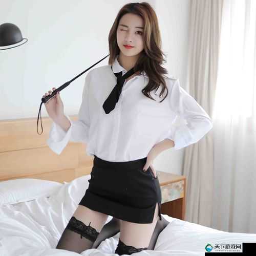 制服丝袜 快播：探索成年人世界的视觉盛宴