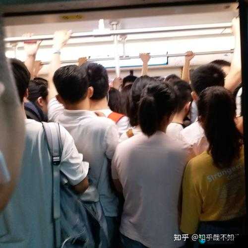 地铁太挤有人顶着如何有效防范之知乎经验分享