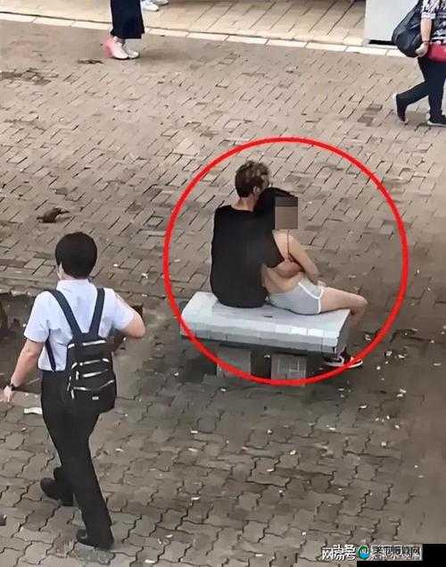 一名女子把胸露出来了被男人强摸引发的社会思考与关注