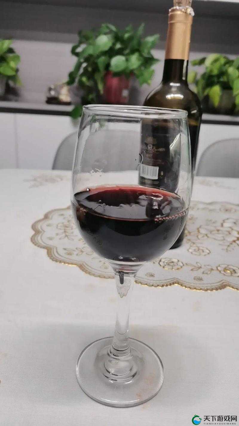 整瓶红酒倒入下面喝掉是否会疼：一场冒险的尝试