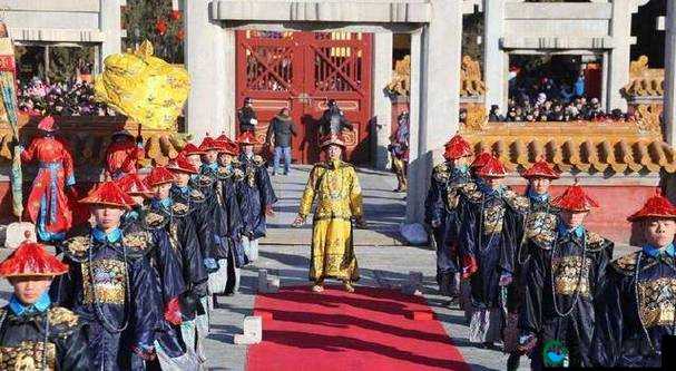 皇上骑带木棒早朝之奇特景象探讨