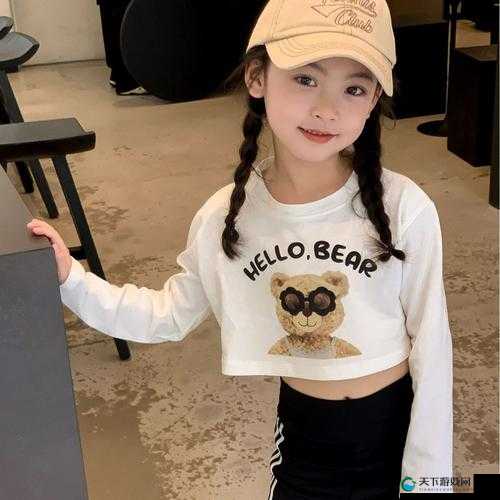 八岁女孩上衣露腰，这样的穿着是否合适？