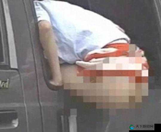 震惊电子厂女工尿尿被拍，六月热点事件引发全网热议