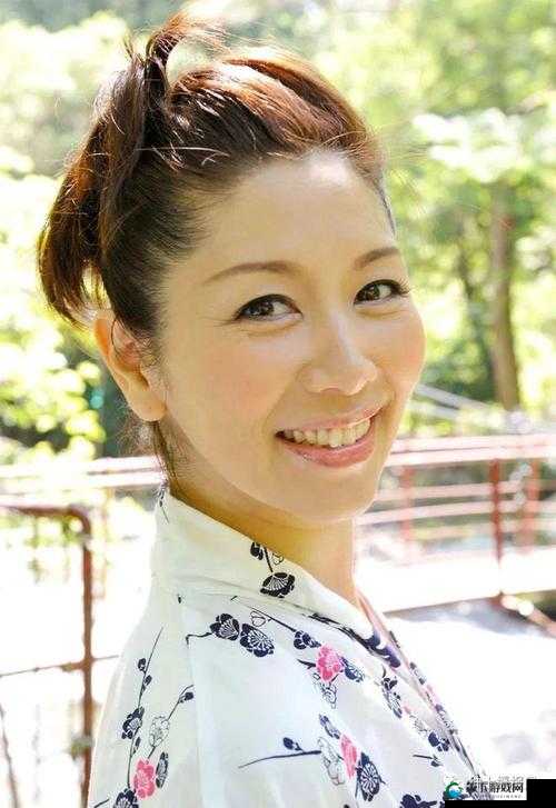 亚洲熟女浓密阴毛特写：毛多的熟女更有韵味