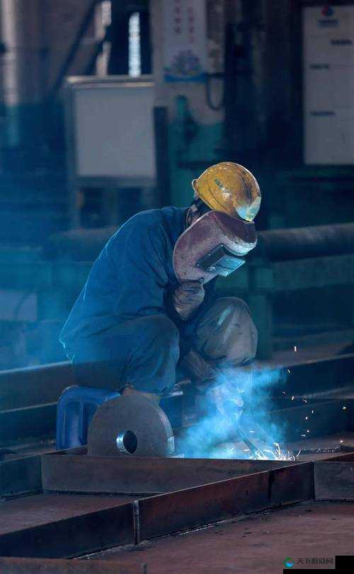 维修工人的绝遇视频：平凡岗位上的不平凡挑战与坚守