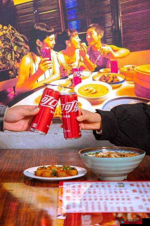 自拍媮拍可乐视频：带你领略不一样的可乐瞬间