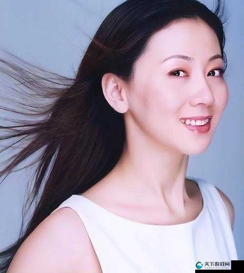汤芳大胆私密照流出：春光乍泄，姿势撩人