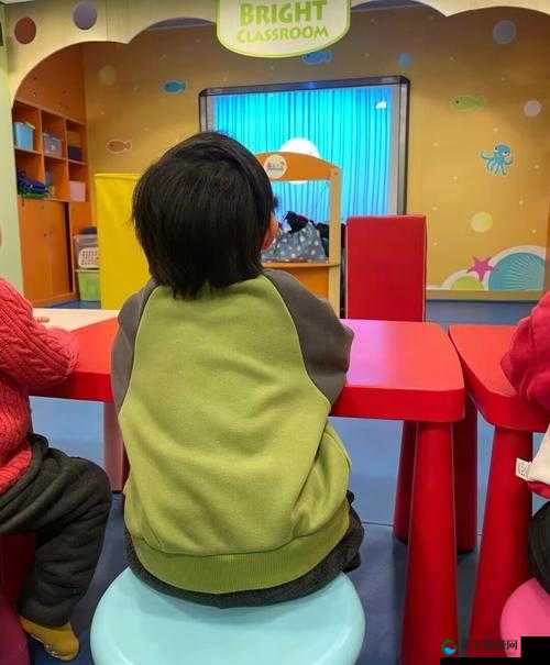 一小孩和妈妈胡萝卜黄：共同经历的奇妙成长之旅