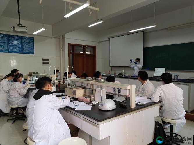 生物老师亲自上阵做实验精彩课堂呈现