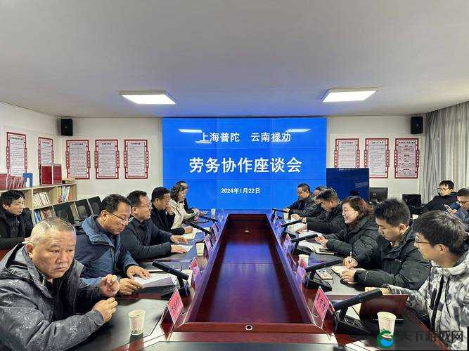 夫妻诚挚邀请部长到家做客共叙情谊
