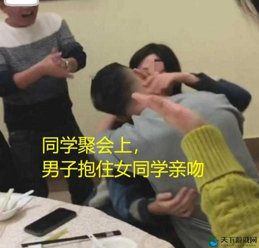 男女生一起相嗟嗟嗟视频：青春时光里的欢乐相聚瞬间