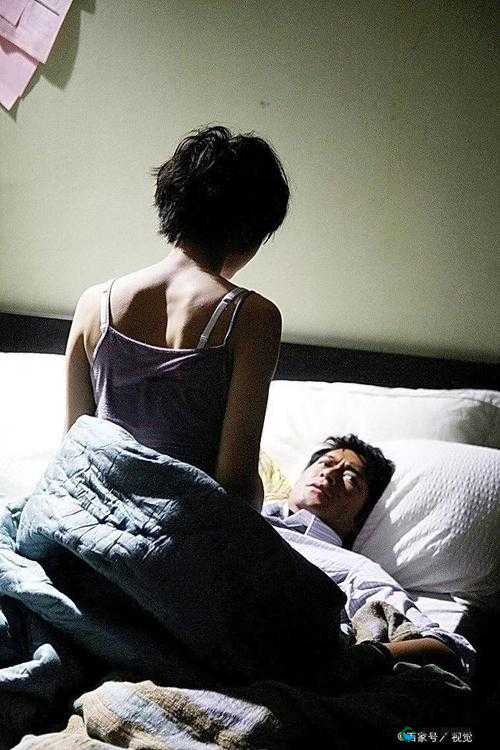 男生女生一起相嗟嗟嗟：青春岁月中的美好相伴时光