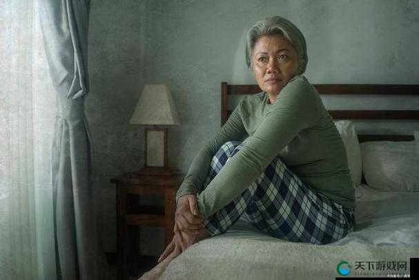 震惊老妇竟与人做出如此之事：XXXX
