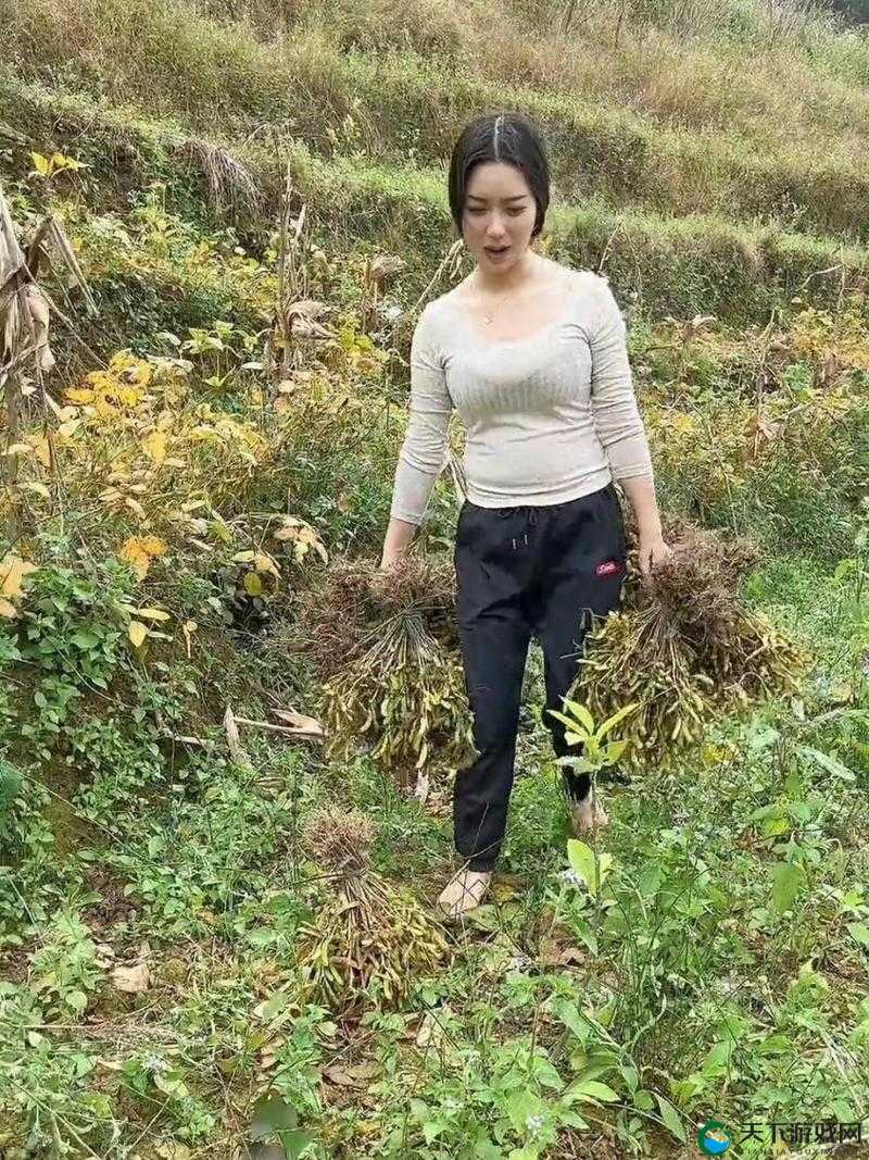 农村野外老妇女 BBwBBw:一位农村妇女的别样生活故事
