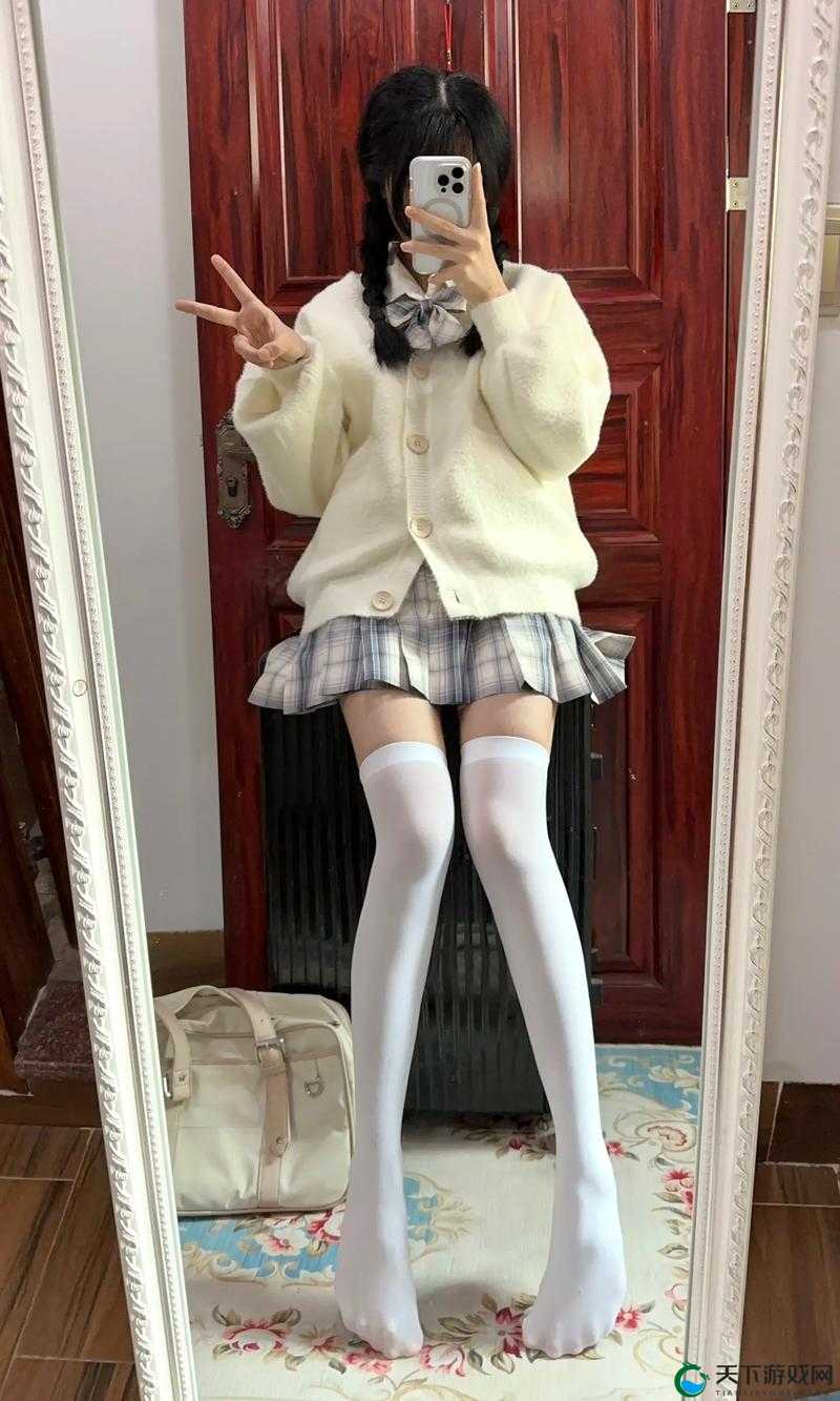 分腿坐挺身前进 JK ：展现青春活力的独特运动方式