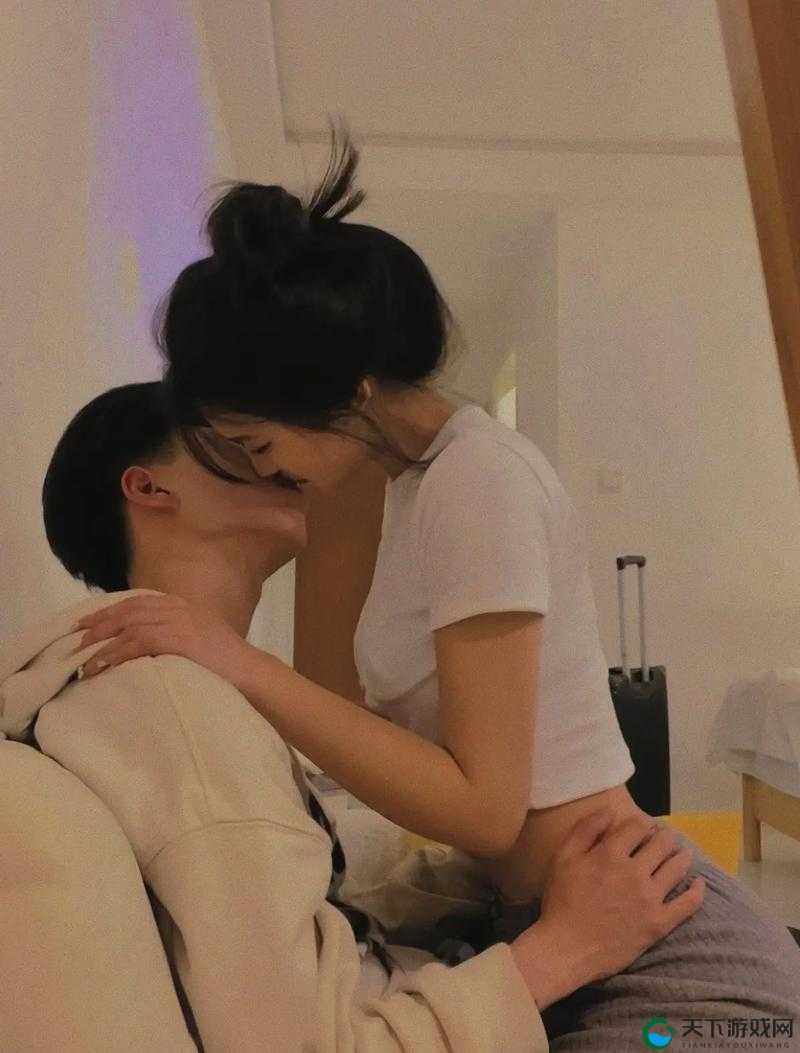 女生在男生面前张腿坐姿是什么-这样的行为代表了什么意思呢