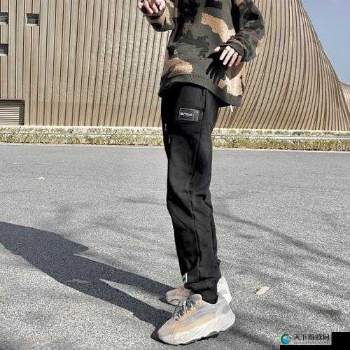 YEEZY700 好硬，穿上它你就是潮流的引领者