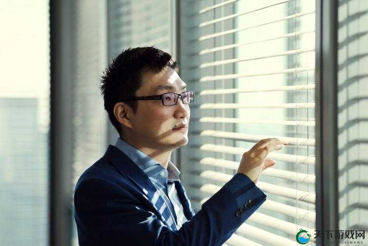 黄峥接连卸任 CEO 和董事长，引发业界广泛关注