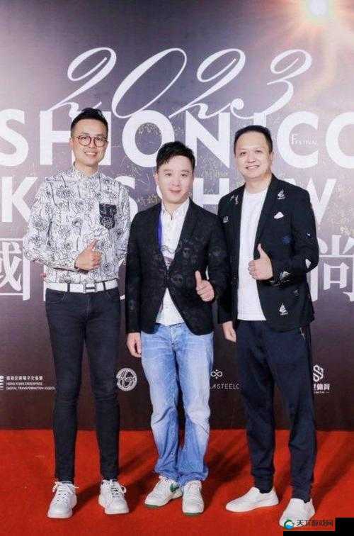 海角披风少年与妈妈的温馨感人视频故事
