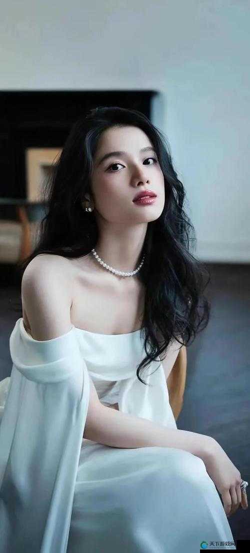 女明星人体写真欣赏：带你领略女性独特的艺术之美