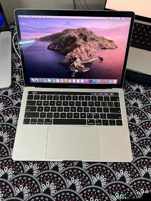 18-19MACBOOK PRO 高效办公之选:卓越性能、精致设计、长续航