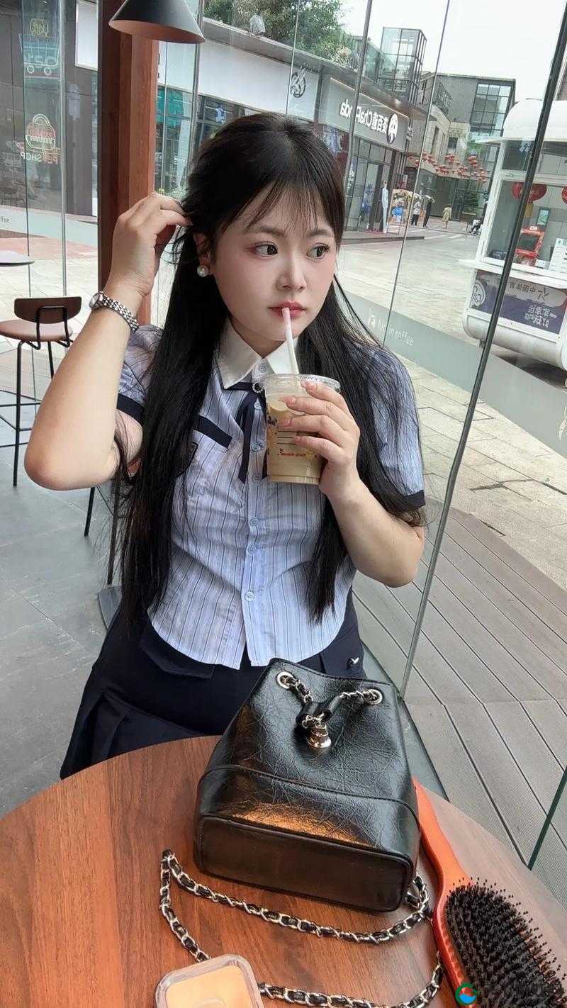 freezeframe 丰满老师再次宣称将免费:真正的美丽无需金钱的束缚