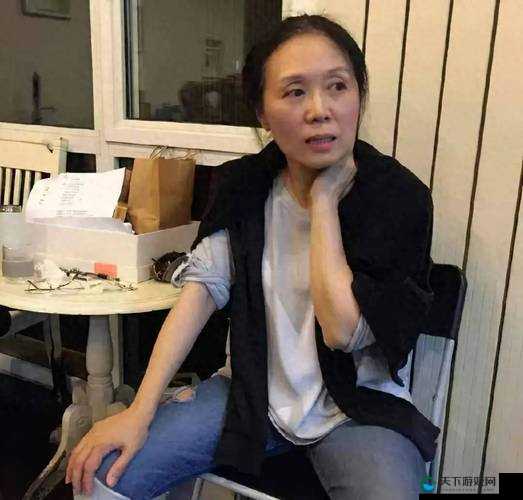 老女人屄国之独特视角下的别样呈现