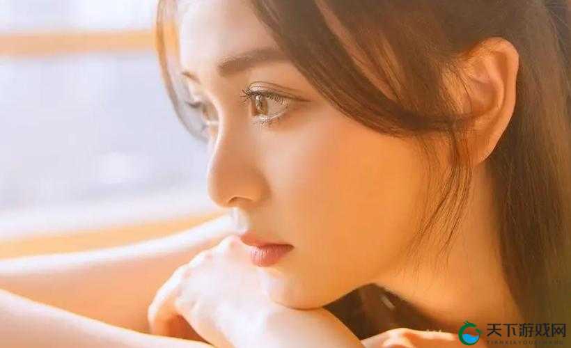 二曲亭亭玉女峰邻水插花像谁用:探究其背后的故事与意义