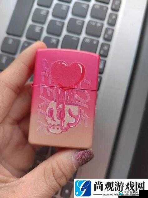 YSL 热门蜜桃色 Zippo:点亮你的时尚之火