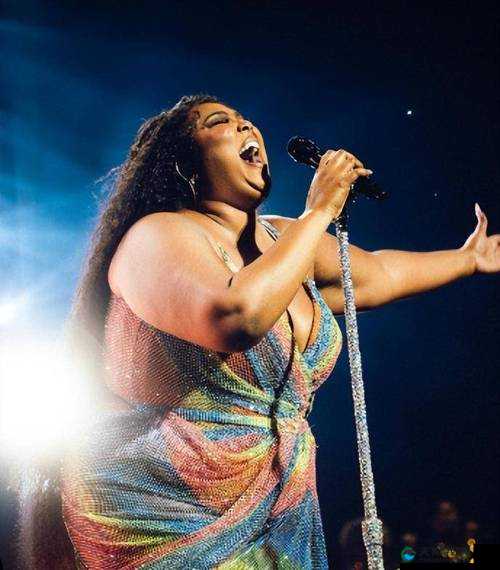 美国暴躁女 rapper 以独特风格震撼嘻哈乐坛