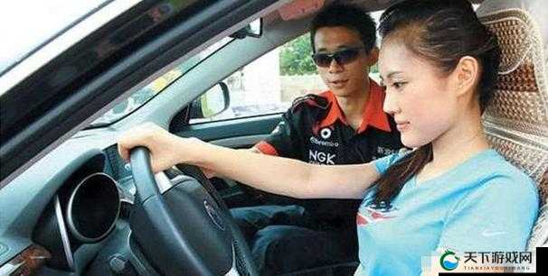 女性跟教练晚上练车合适吗:安全与效果的考量因素